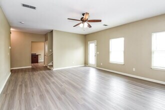 13 Thatch Ct in Cartersville, GA - Foto de edificio - Building Photo