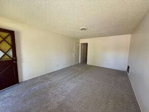 1122-1124 Wayland Ave in Sacramento, CA - Building Photo - Building Photo