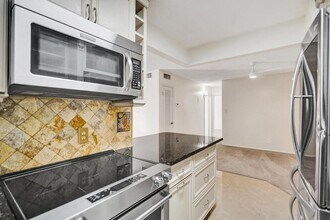 1050 NW 13th St in Boca Raton, FL - Building Photo - Building Photo