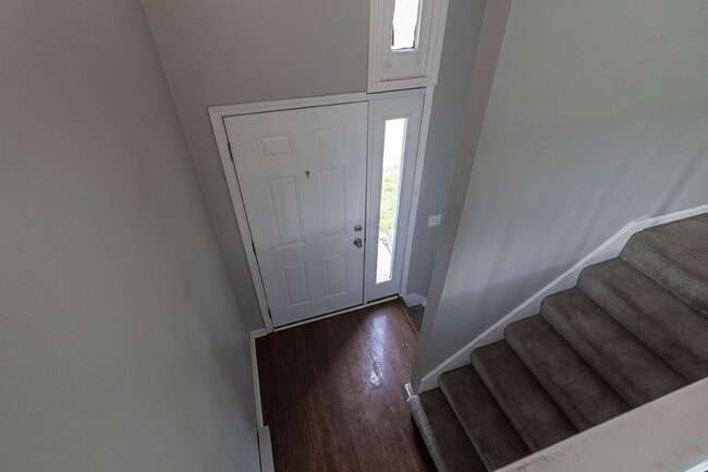 7217 N Moberly Dr in Columbia, MO - Foto de edificio - Building Photo