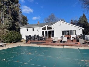 22 Emerald Ln in Huntington Station, NY - Building Photo - Building Photo