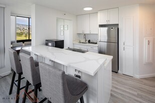 300 Wai Nani Way in Honolulu, HI - Building Photo