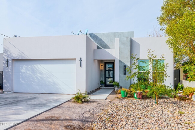 property at 2826 N 28th Pl