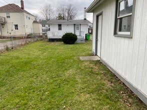 301 E 248th St in Euclid, OH - Building Photo - Building Photo