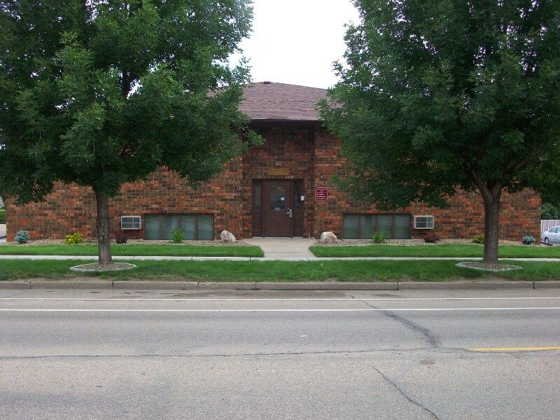2208 E Divide Ave in Bismarck, ND - Building Photo