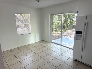 8521 Chinaberry Dr in Tampa, FL - Building Photo - Building Photo