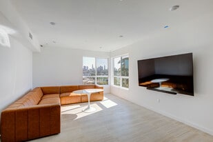 252 Hoover in Los Angeles, CA - Building Photo