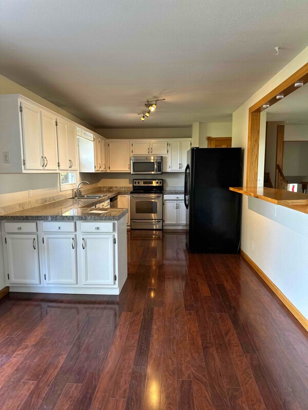 4728 Harts Mill Rd in Clinton, IA - Building Photo - Building Photo