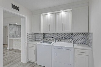 2401 Village Blvd in West Palm Beach, FL - Building Photo - Building Photo