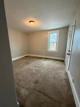 1305 Airbrake Ave, Unit 1305 in Turtle Creek, PA - Foto de edificio - Building Photo