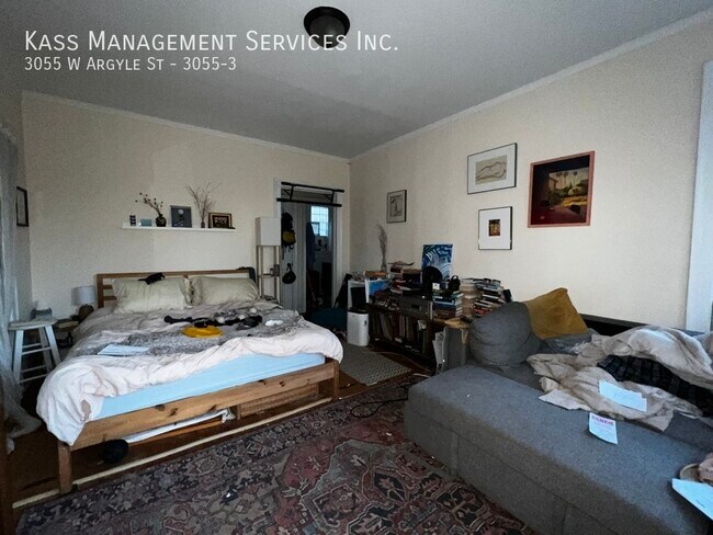 3055 W Argyle St in Chicago, IL - Building Photo - Building Photo