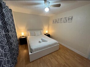 427 SW 6th St-Unit -5 in Miami, FL - Foto de edificio - Building Photo