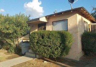 5 Unit Visalia Apartment in Visalia, CA - Foto de edificio - Building Photo