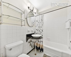 245 E 35th St-Unit -3A in New York, NY - Foto de edificio - Building Photo