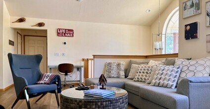 1654 Plateau Cir in South Lake Tahoe, CA - Building Photo - Building Photo