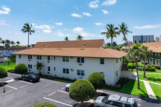 Sea Breeze West in Marco Island, FL - Building Photo - Building Photo