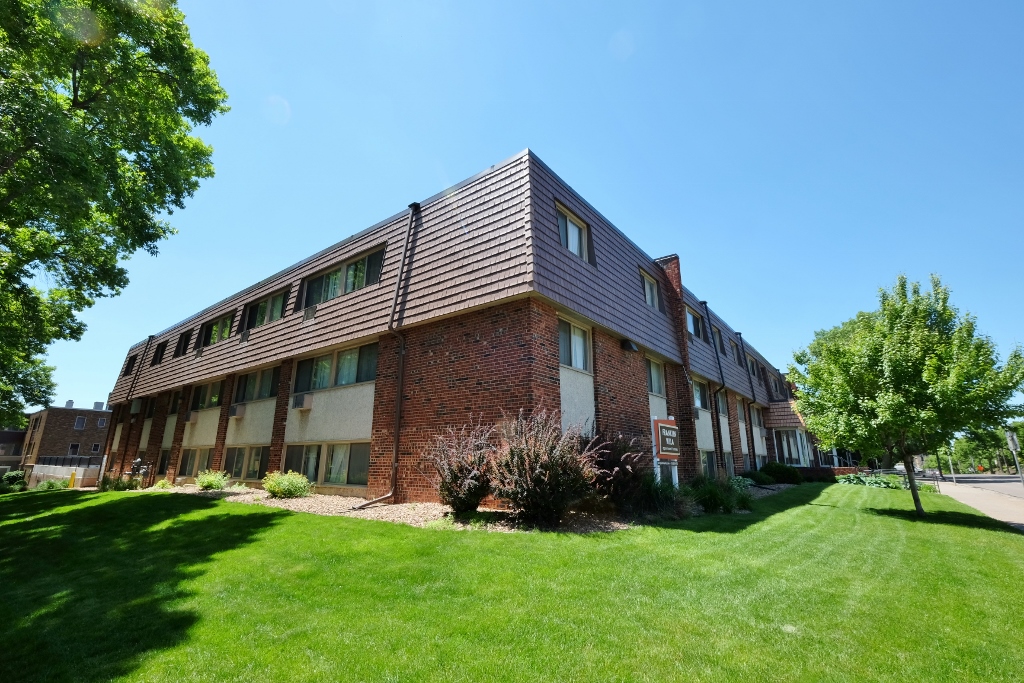 Franklin Villa in Minneapolis, MN - Building Photo