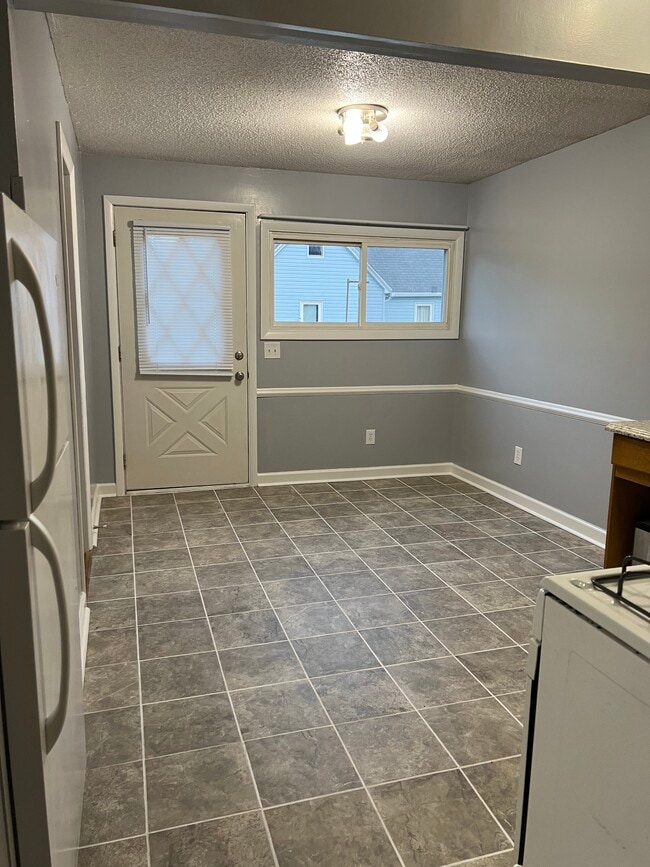 2 Tracy St, Unit 3 Bedroom in Binghamton, NY - Foto de edificio - Building Photo