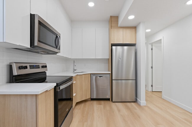 property at 11710-11125 125 St NW