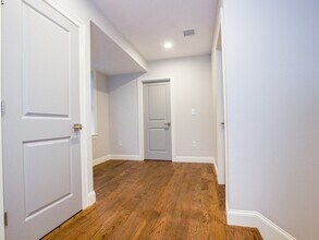 6 Rockwell Ave, Unit 8 in Medford, MA - Building Photo - Building Photo