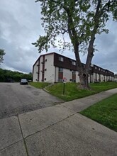 Burkhardt Valley Apartments in Dayton, OH - Building Photo - Building Photo