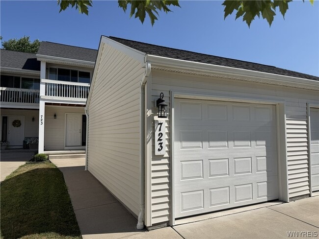 property at 723 Robin Rd