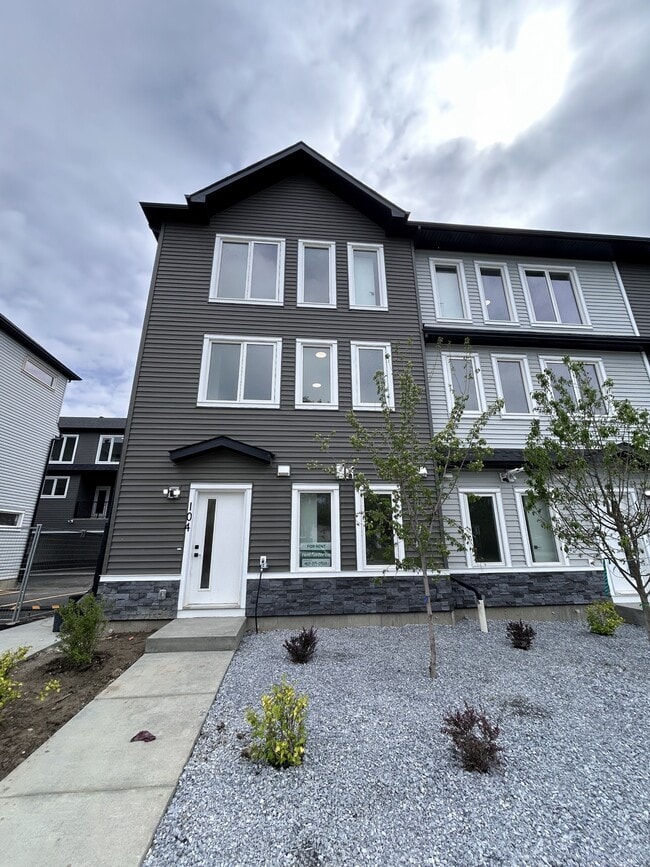 property at 6510 Rundlehorn Dr NE