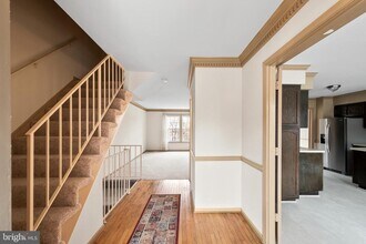 9518 Hunt Square Ct in Springfield, VA - Building Photo - Building Photo