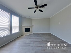 421 Emerald Creek Dr in Fort Worth, TX - Building Photo - Building Photo