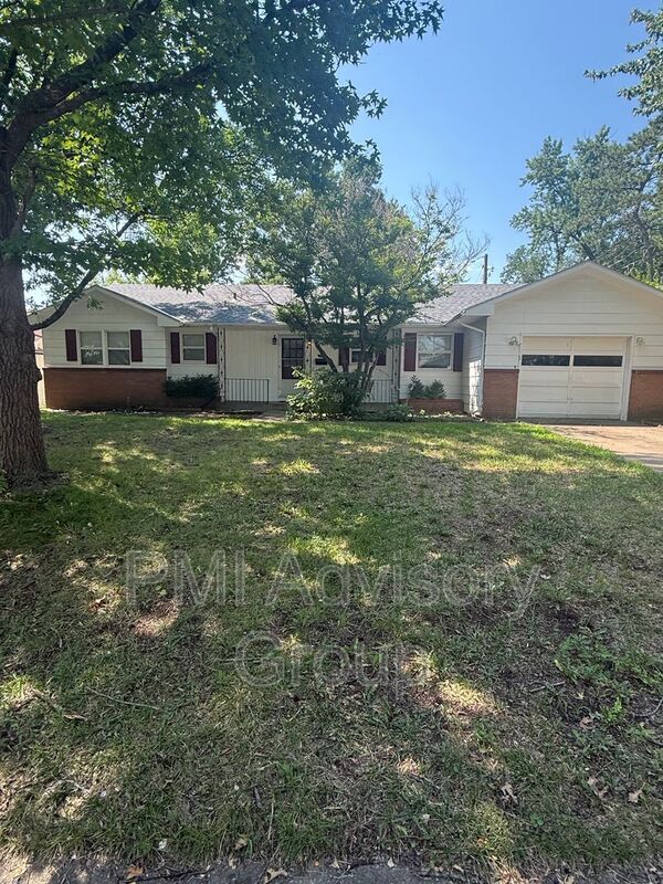 property at 1643 SW Knollwood Dr