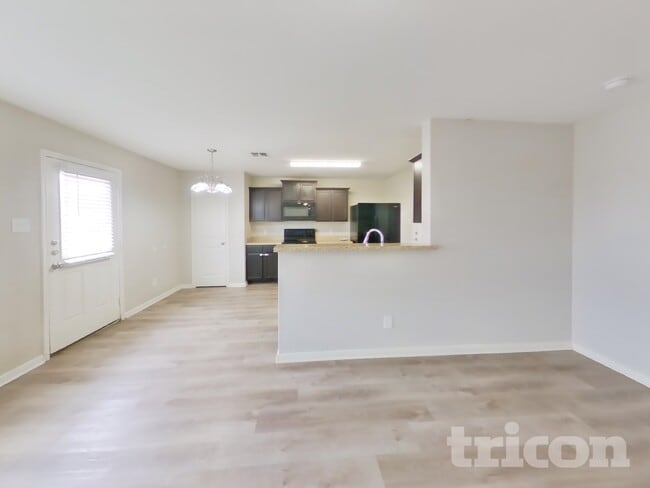 2902 Hypatia Meadow, Unit 5 in San Antonio, TX - Foto de edificio - Building Photo