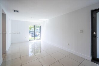 1971 Bay Dr in Miami Beach, FL - Foto de edificio - Building Photo