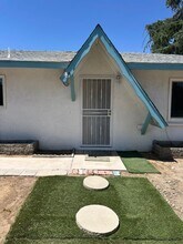 16119 Spruce St in Hesperia, CA - Foto de edificio - Building Photo