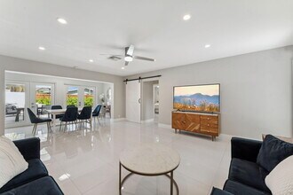 5230 NE 15th Ave in Fort Lauderdale, FL - Building Photo - Building Photo