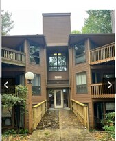 1302 Hillburn Ave NW in Grand Rapids, MI - Building Photo