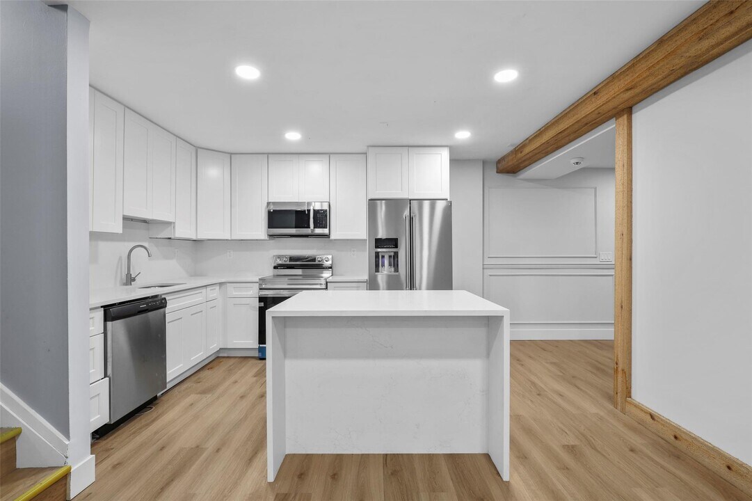 8 Ward Dr in Somers, NY - Building Photo