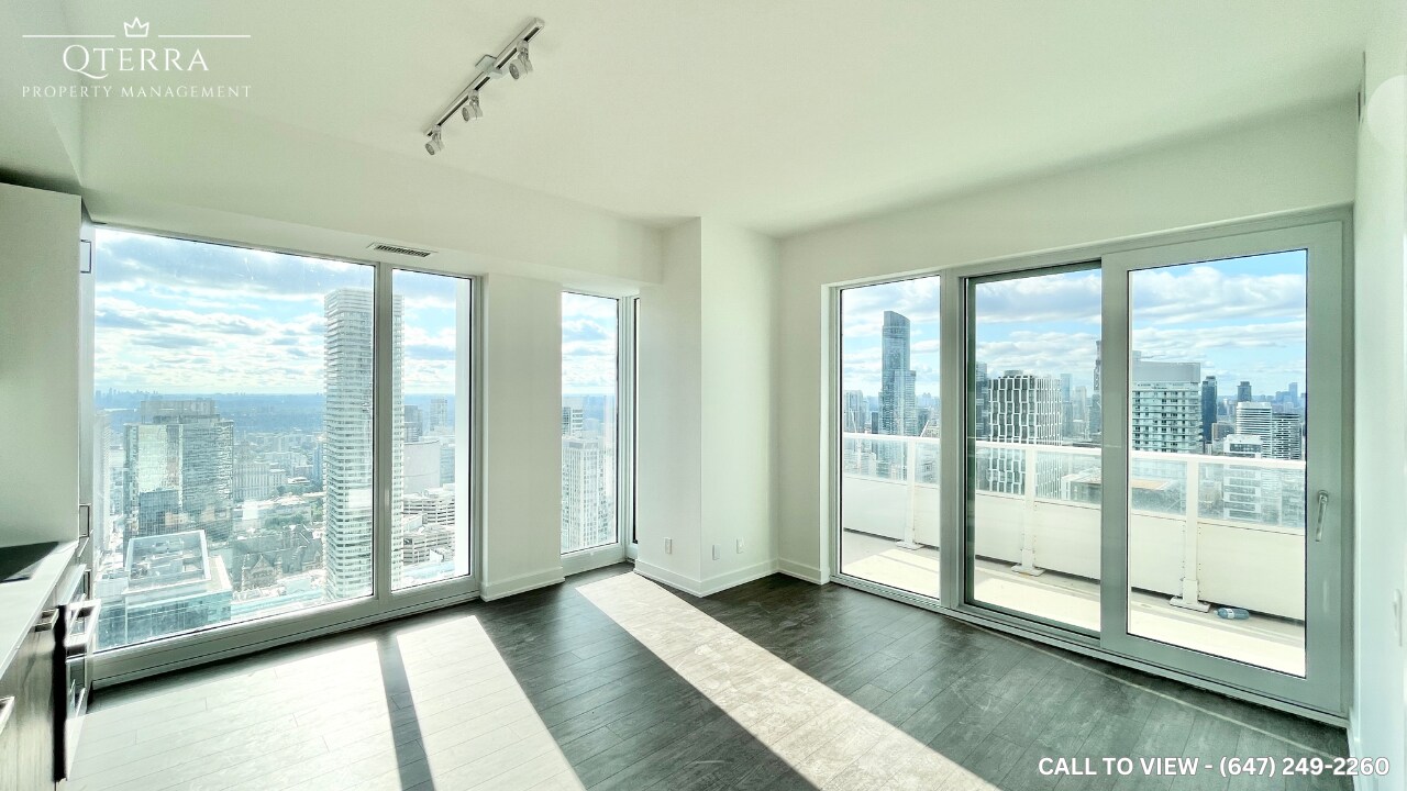 88 Queen St E in Toronto, ON - Building Photo
