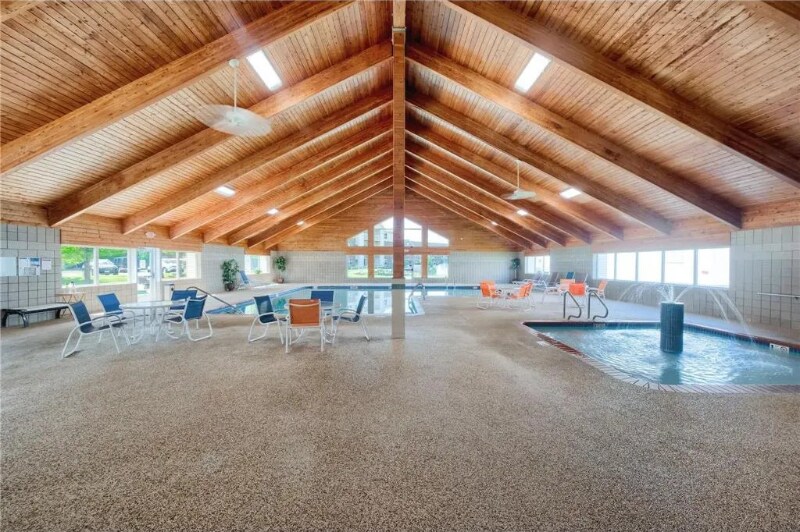 1321 Lake Dr W in Chanhassen, MN - Building Photo