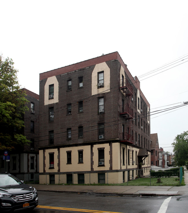 158-04 Sanford Ave in Flushing, NY - Foto de edificio - Building Photo