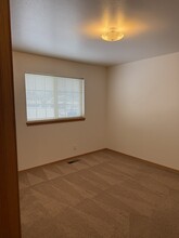 90 S Grover Pl in East Wenatchee, WA - Foto de edificio - Building Photo