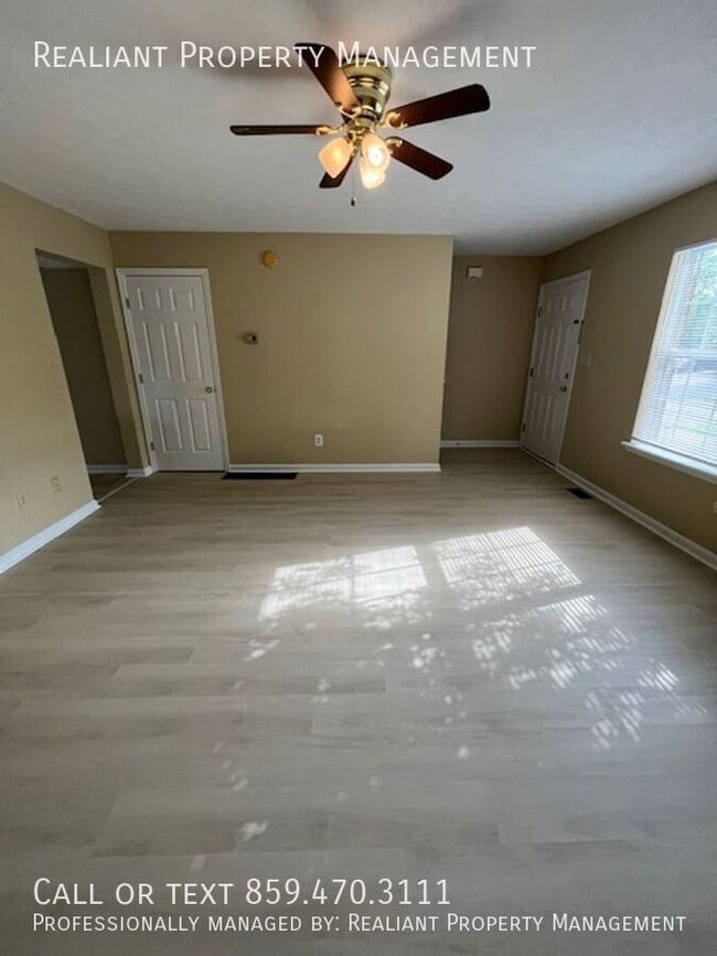 155 Garnet Dr in Nicholasville, KY - Building Photo - Building Photo