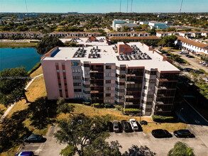 20850 San Simeon Way in Miami, FL - Building Photo - Building Photo