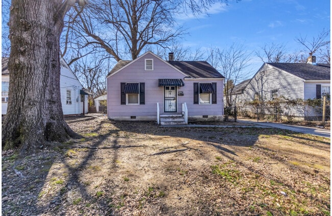 property at 3067 Pershing Ave