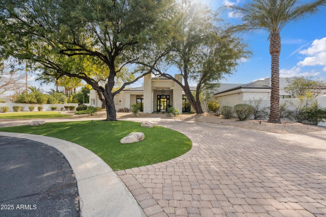 7610 N Mockingbird Ln in Paradise Valley, AZ - Building Photo