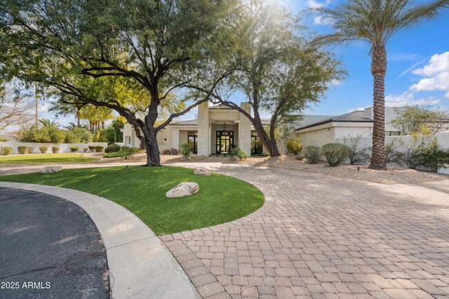 7610 N Mockingbird Ln
