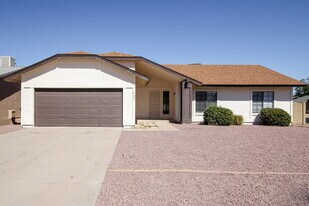 11001 N 55th Ave in Glendale, AZ - Building Photo