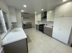 13161 Shalimar Pl in Del Mar, CA - Building Photo - Building Photo