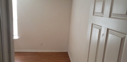 1411 5th St in Pleasanton, TX - Building Photo - Building Photo