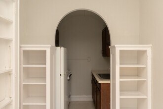 430 W Roscoe St, Unit 401 in Chicago, IL - Building Photo - Building Photo