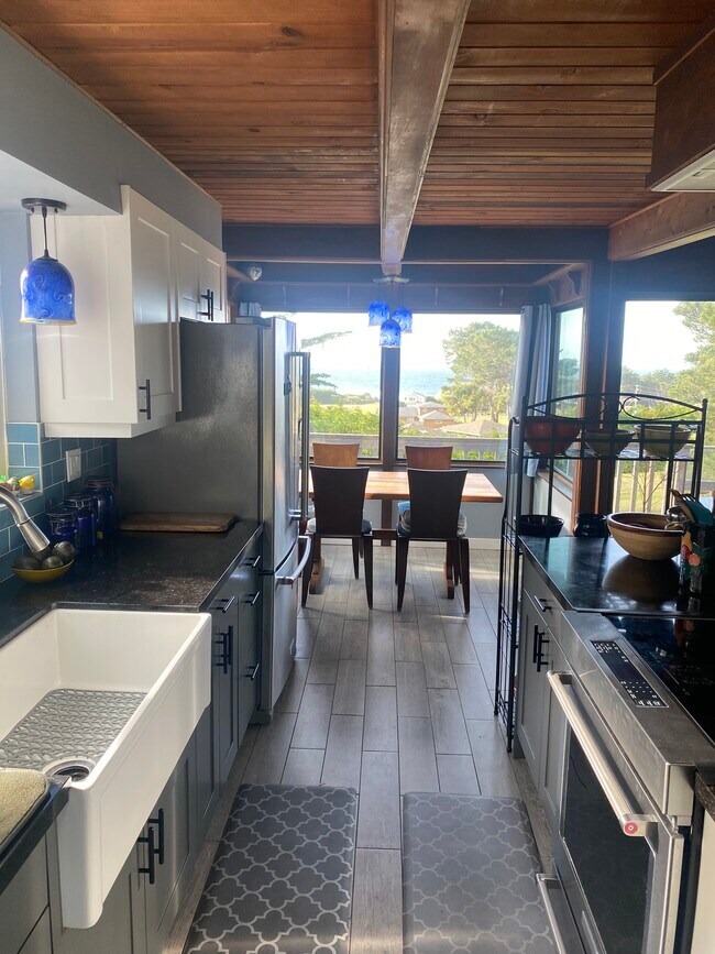 14300 Hanson Cir in Mendocino, CA - Building Photo - Building Photo